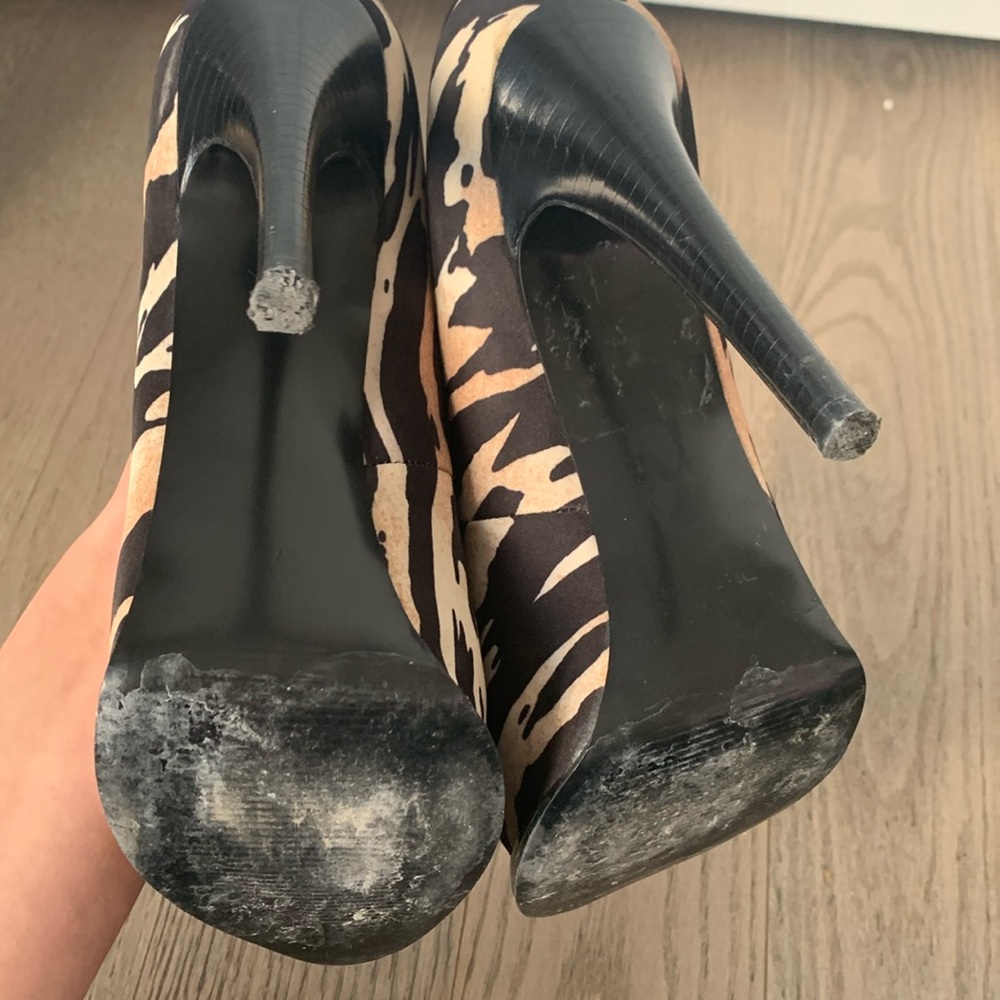 Guess Heels - Picture 5 of 6
